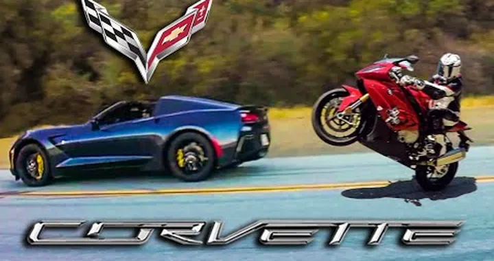 BMW S1000RR sfida una Chevrolet Corvette C7 sulla Mulholland (California)
