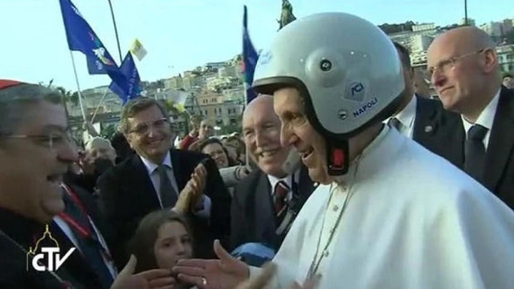 Papa Francesco sull'uso del casco: 