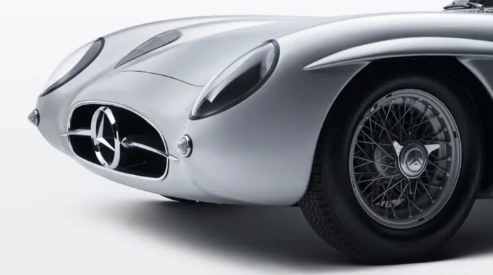 L'auto più costosa al mondo, oltre 100 milioni di dollari: il valore cresce ancora