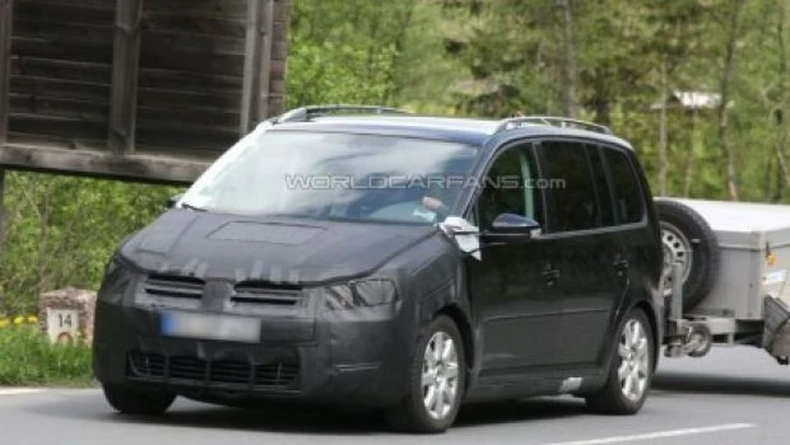 Foto spia della nuova Volkswagen Touran