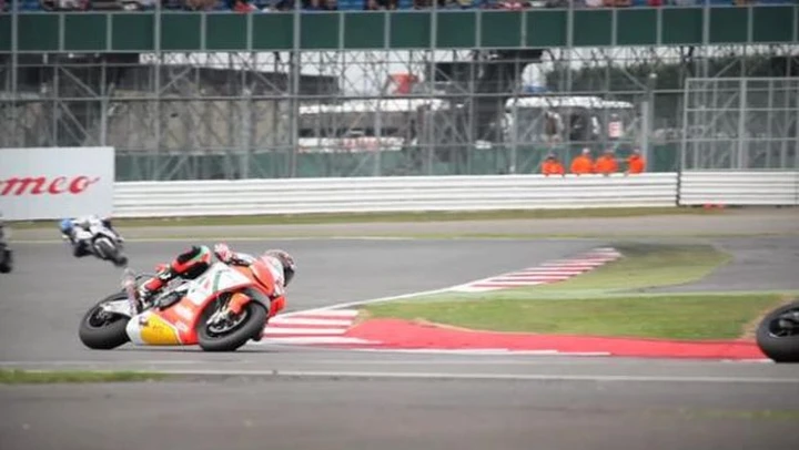 Superbike: Leon Camier, il dietro le quinte