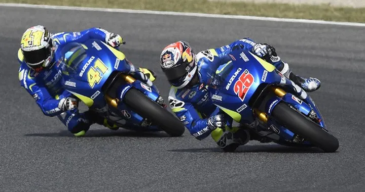 MotoGP Sachsenring 2015: Il Team Suzuki festeggia i 30 anni della GSX-R