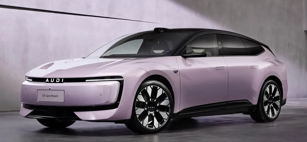 Audi E5 Sportback: autonomia di 773 km e schermo LED da 59″