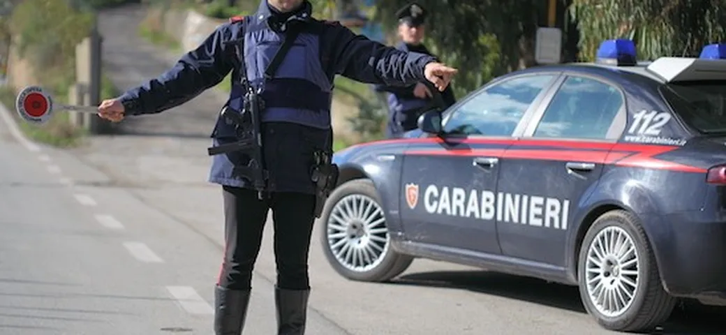 In moto senza casco e senza assicurazione