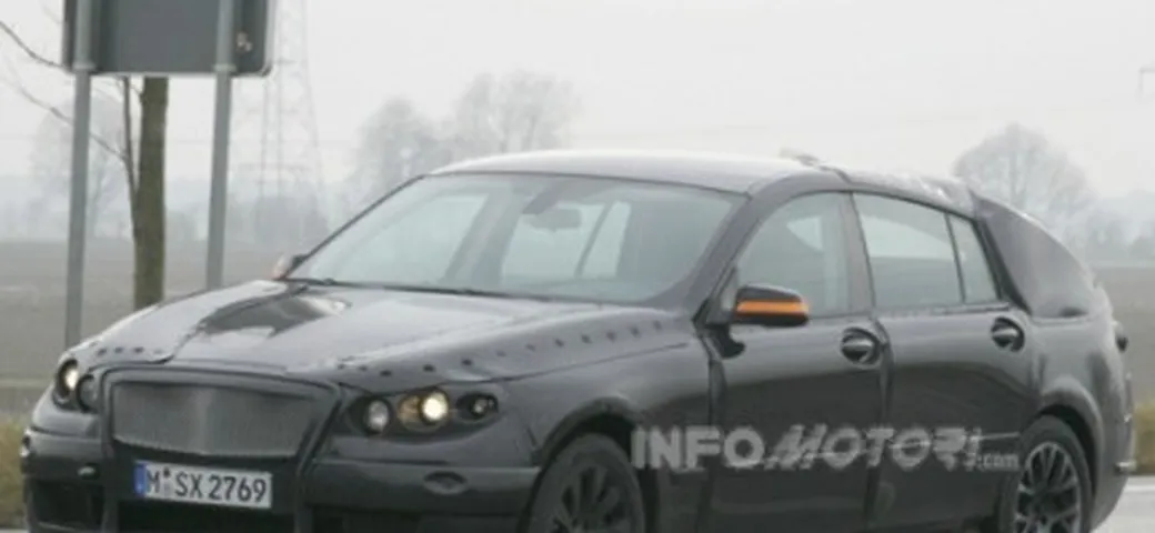BMW V5: nuove foto spia