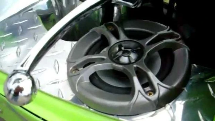 Foto (video) del giorno: Kawasaki Ninja 250 con NOS e Stereo