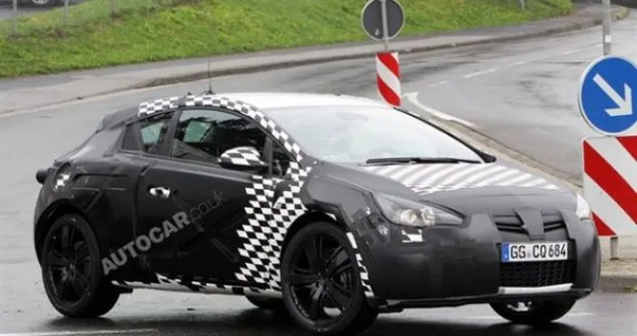 Opel Astra OPC: nuove foto spia