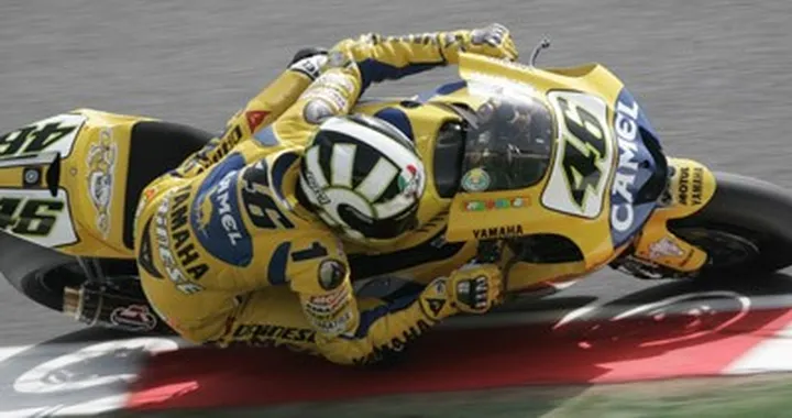 Valentino Rossi mette in riga gli avversari