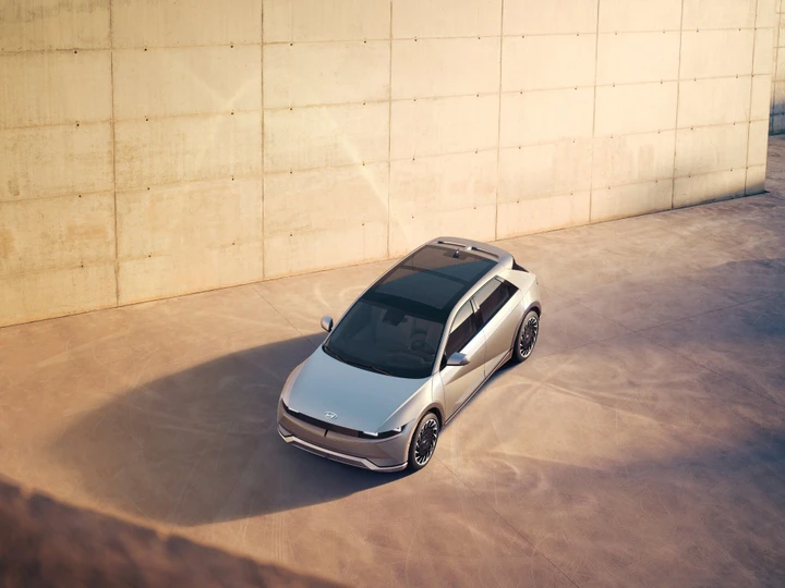 Hyundai Ioniq 5: interni, motori elettrici, batteria, autonomia