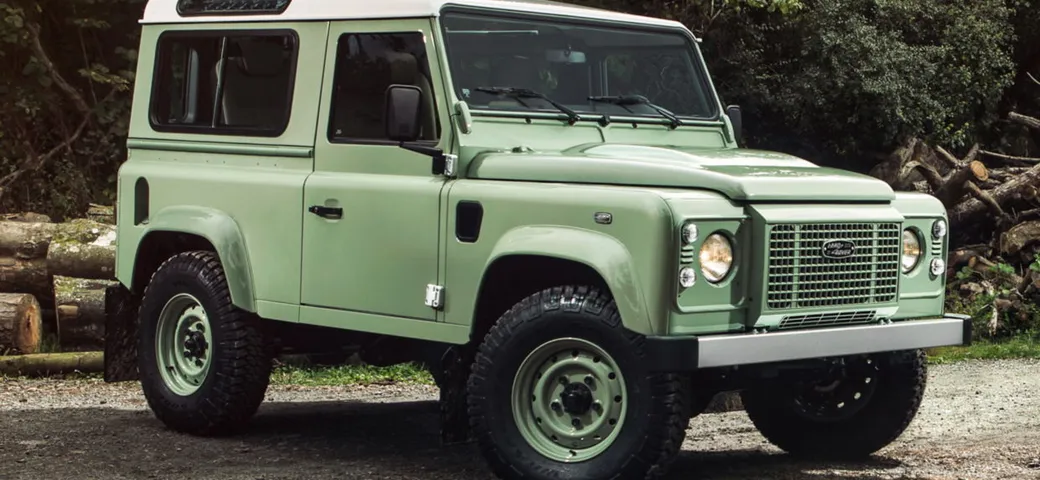 Land Rover Defender Heritage [Video]