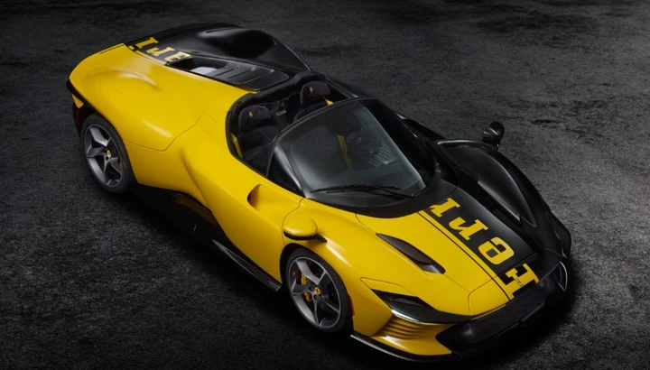 Ferrari Daytona SP3 Tailor Made, esemplare unico all'asta per beneficenza