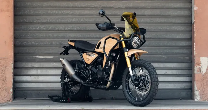 Triumph Dune 400: la Scrambler 400 XC diventa una trail in stile Dakar