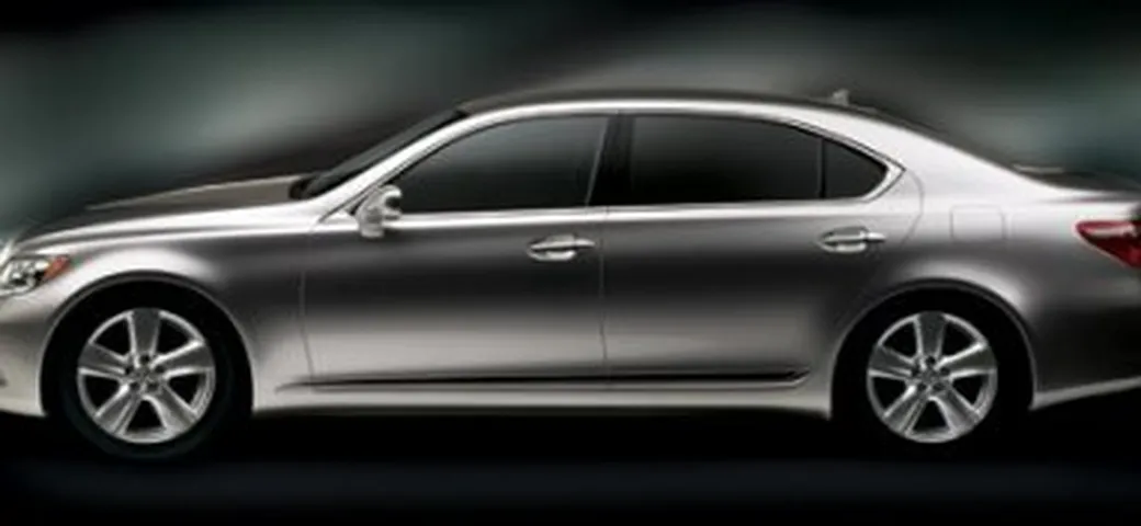 Al salone di New York la Lexus LS600h ibrida