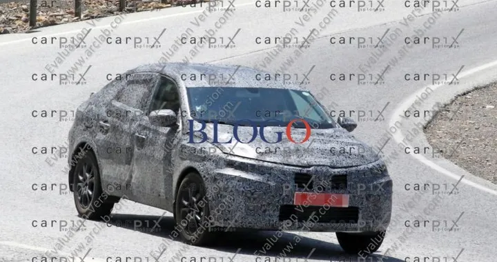 SUV coupé Renault: arrivano le prime foto spia