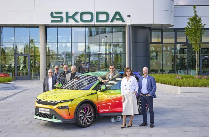 Škoda Elroq Respectline, l'auto arcobaleno che celebra l'inclusività