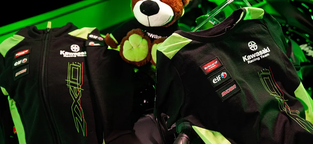 Kawasaki, la nuova collezione abbigliamento Racing