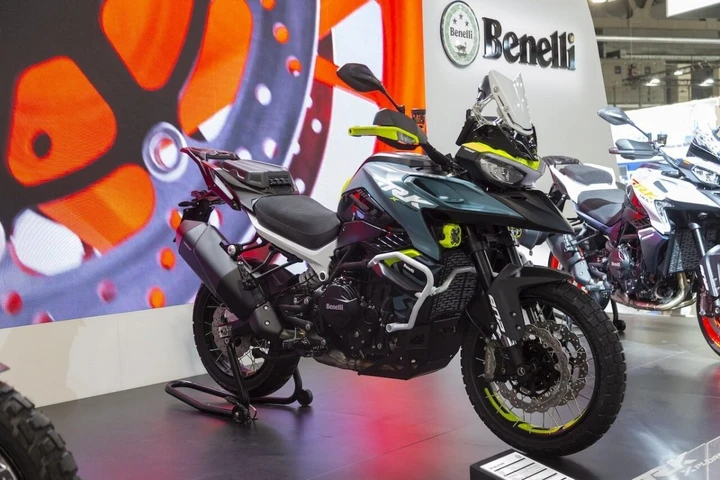 Benelli TRK 902 Xplorer: la maxi adventure 904 cc per il 2026