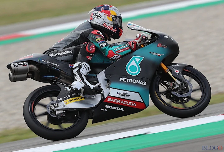 Moto3 Germania: pole di Sasaki