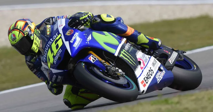 MotoGP Assen, superpole (annunciata) di Rossi. Lorenzo “soffre” per le … gomme