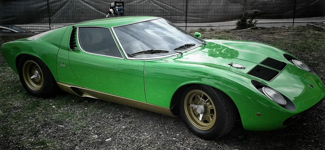 Lamborghini Miura P400 SV: una supercar evergreen