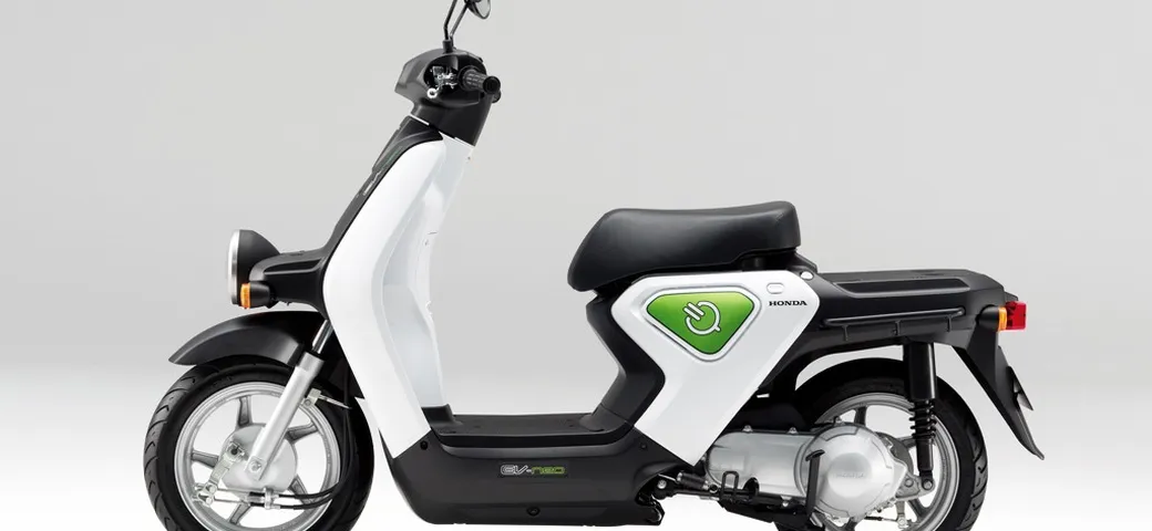 Honda punta sull'elettrico: scooter a batteria a nolo in Cina e Giappone