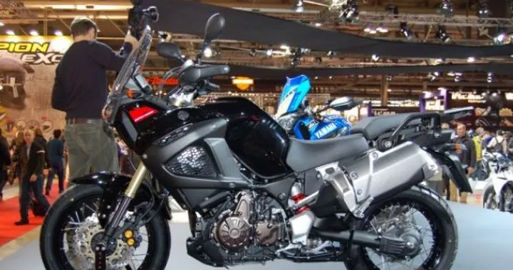 Live @ Eicma 2010: Stand Yamaha con la novità elettrica, allestimenti e nuove colorazioni 2011