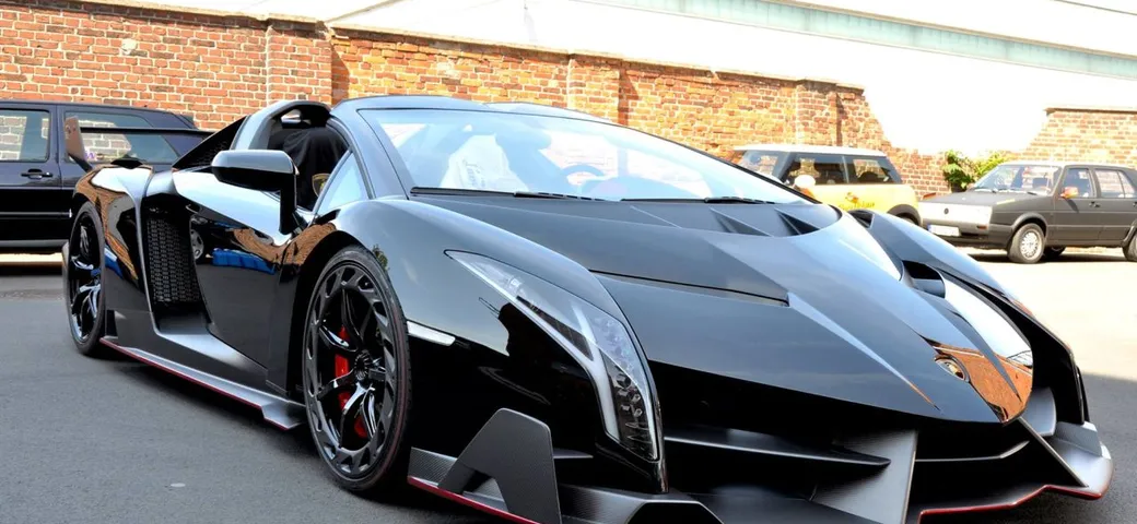 Lamborghini: richiamate Aventador e Veneno