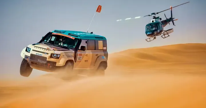 Il Defender della Dakar diventa stradale: ha 635 CV e un “Flight Mode”