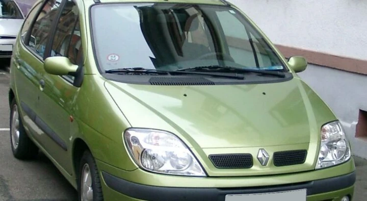Auto riemerge dall'acqua dopo vent'anni con una macabra sorpresa