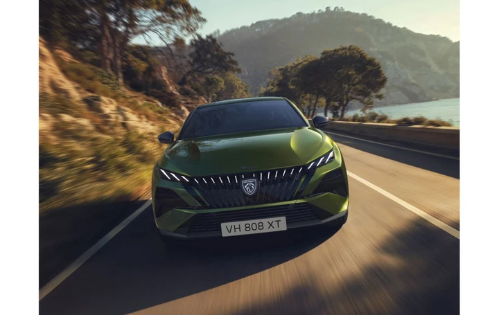 Peugeot 408 Hybrid, ad agosto costa 8.200 euro in meno: occhio alla maxi rata finale