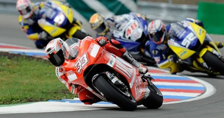 Buon settimo posto per Melandri, Stoner non getta la spugna