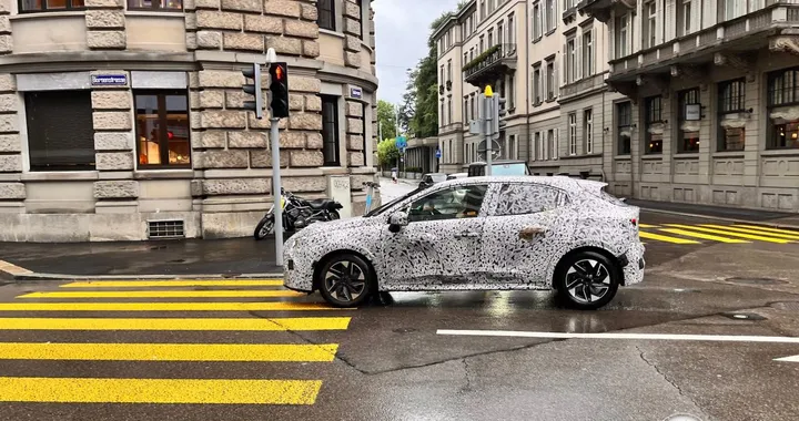 Nuova Renault Clio 6, l'ultima foto spia prima del debutto