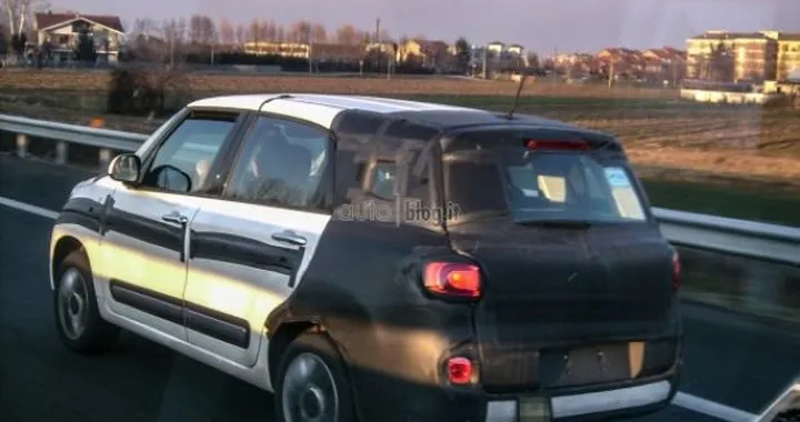 Fiat 500XL: foto spia