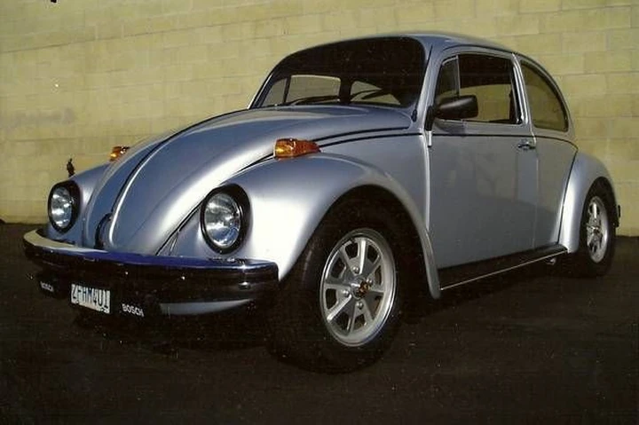 Volkswagen Beetle: l'esemplare del 1970 ha motore Porsche