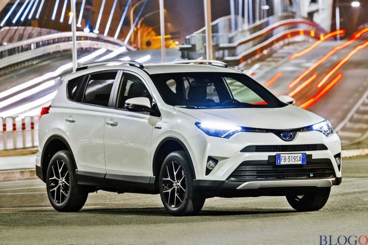 Toyota Rav4 Hybrid - primo contatto e video Test