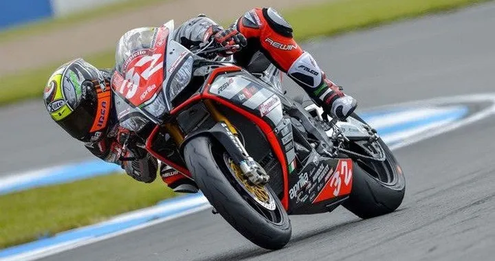 STK1000: Savadori trionfa a Donington