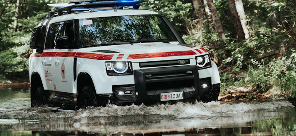 Land Rover e Croce Rossa, una Defender per i 70 anni di unione