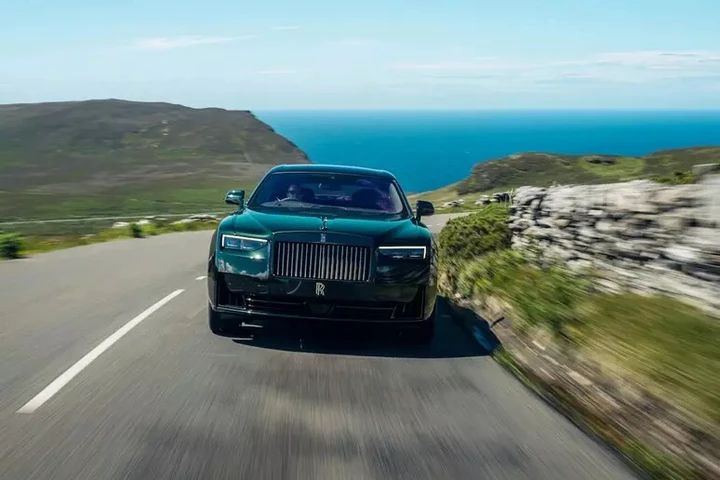 Rolls-Royce Black Badge Ghost Tourist Trophy: omaggio esclusivo alla vittoria del 1906