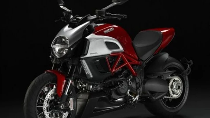 Ducati Diavel 2011: foto e dati ufficiali