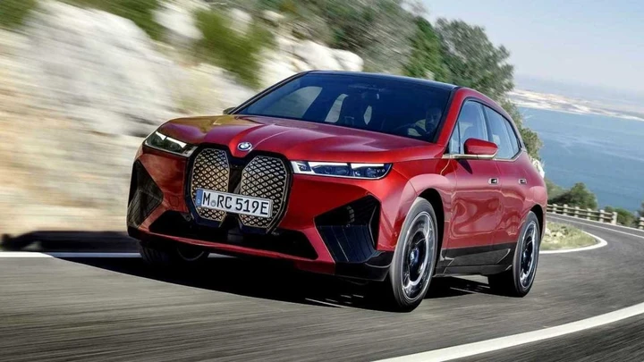 Clarkson stronca la BMW iX: 