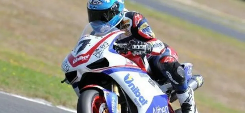 WSBK: Checa a sorpresa su Fabrizio e Haslam. Quarto Haga, ottavo Biaggi