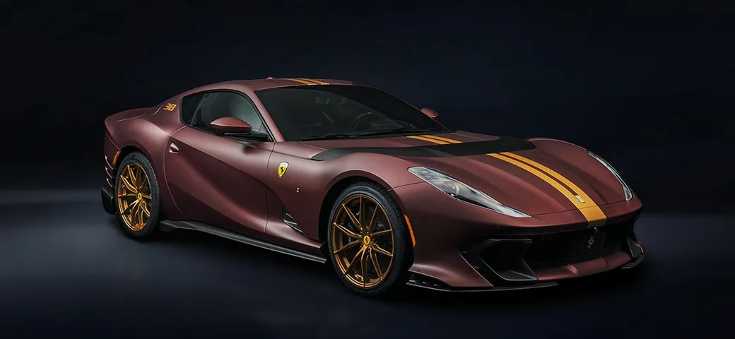 La Ferrari 812 Competizione color prugna in esemplare unico