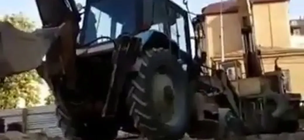 Gru vs trattore: epic fail