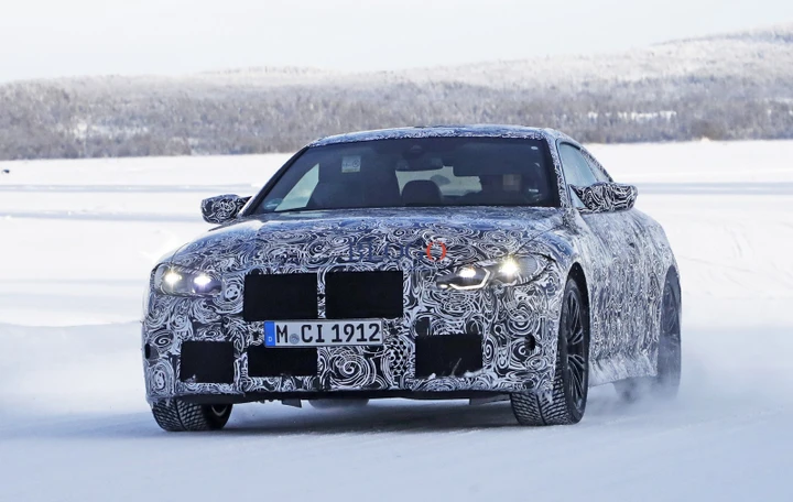 BMW M4: nuove foto spia della sportiva coupé