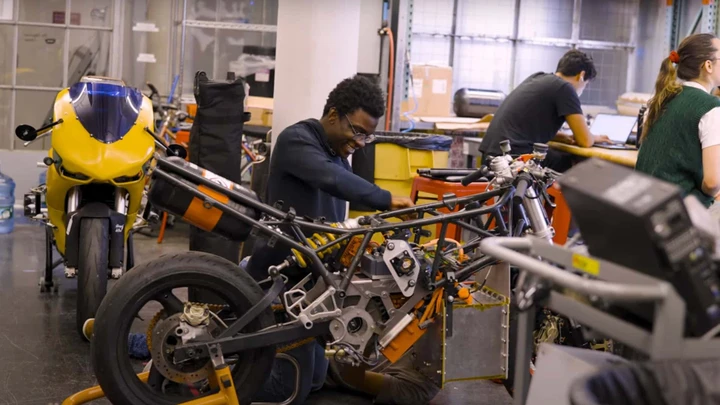 Il MIT sta sperimentando moto alimentate a idrogeno
