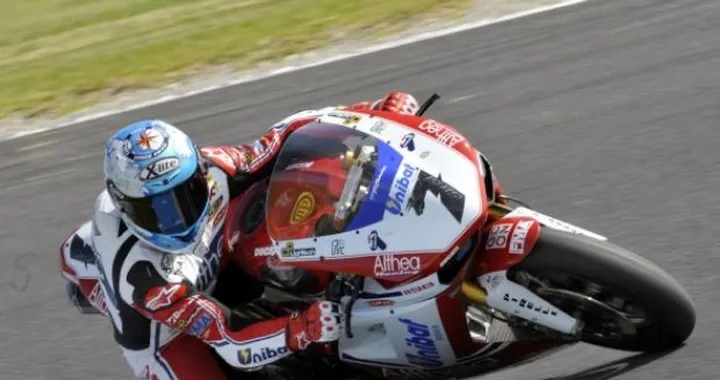 Donington Superpole: bis di Checa (Ducati). Ma in pista (e fuori) scintille roventi Biaggi-Melandri