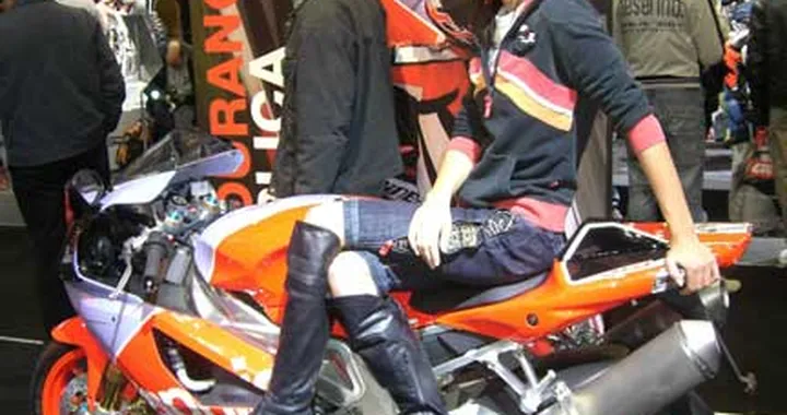Eicma 2006: le Girls - Atto 2