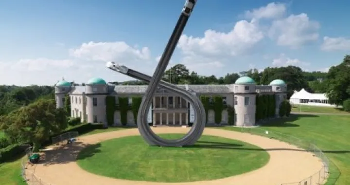Audi: un monumento di 35 metri per festeggiare il Festival of Speed di Goodwood