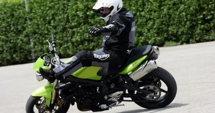 Carmichael e gli accessori per Street Triple