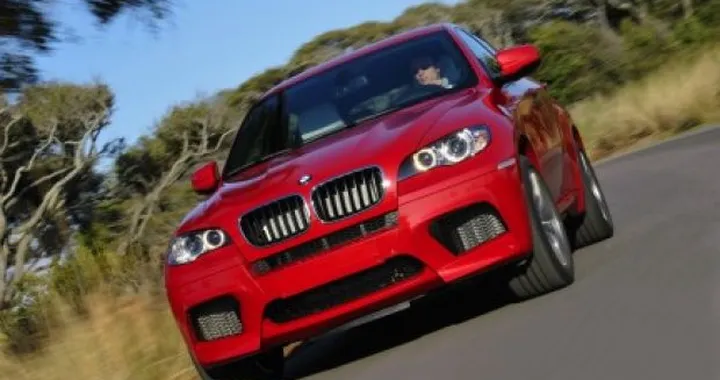 Bmw X6: con il pacchetto M-Performance, più cavalli per le xDrive35i e xDrive50i